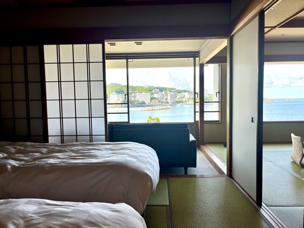 chambre de l'hôtel Shiraraso à Shirahama au japon
